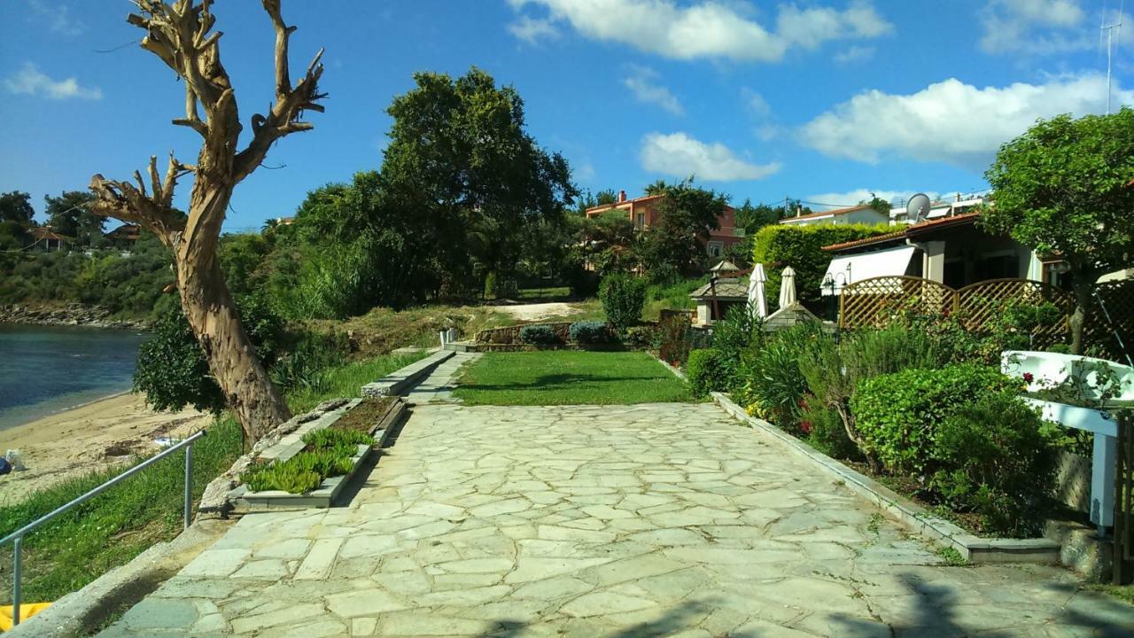 Palio Beach House Palaiontsiflikion Bagian luar foto